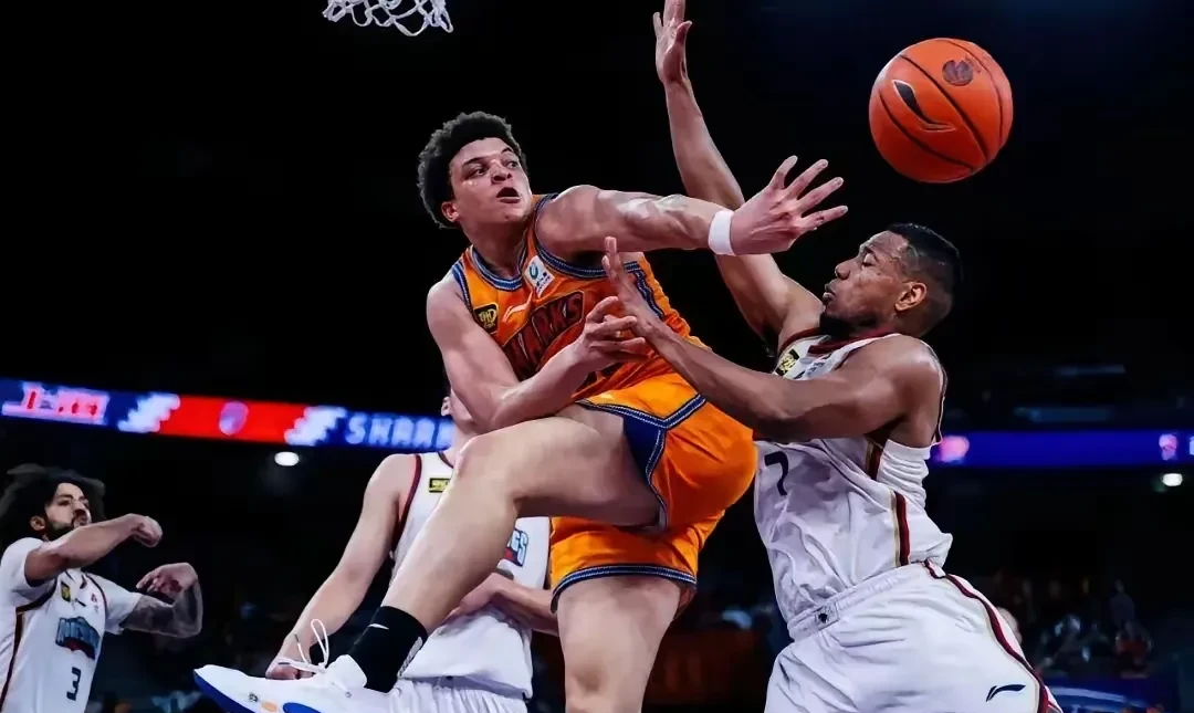 湖人B队碾压中国男篮，米切尔爆发神勇的简单介绍