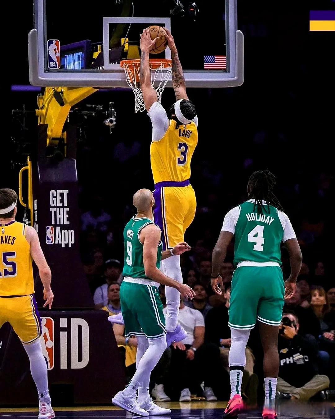 关于爵士绝地反击湖人，锡安三分雨点燃全场的信息