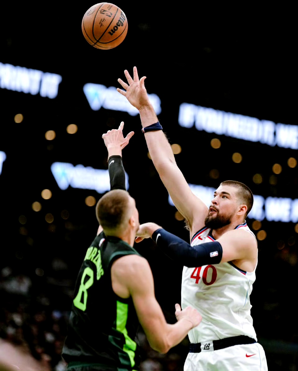 马刺横扫山东队,哈登扛起全队 马刺横扫山东队,哈登扛起全队