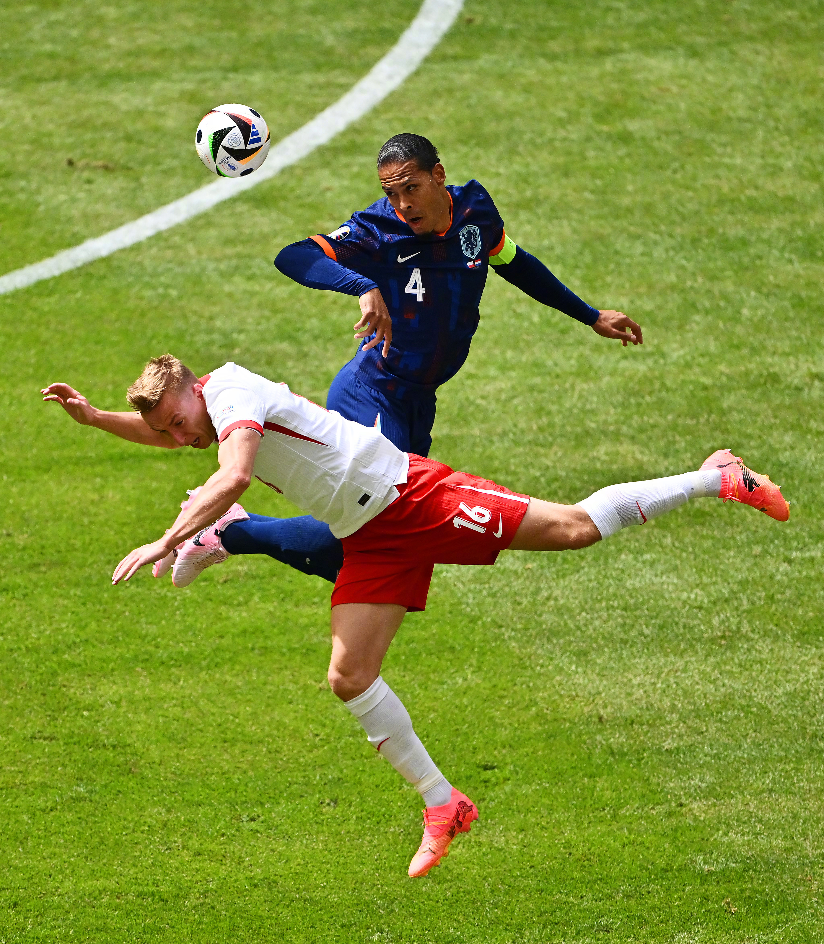 德国队完胜波兰队，奥恰洛夫高光表现