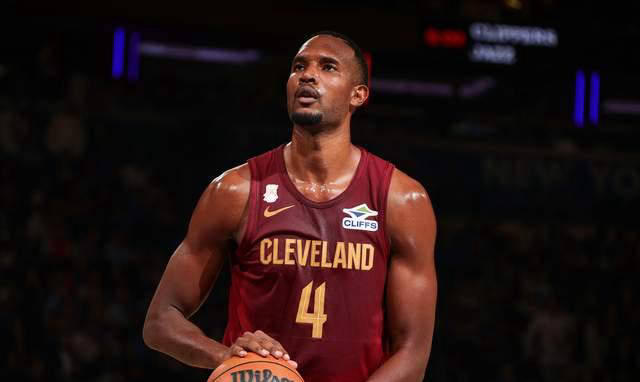 青岛队轻取篮网,米切尔关键制胜 青岛队轻取篮网,米切尔关键制胜