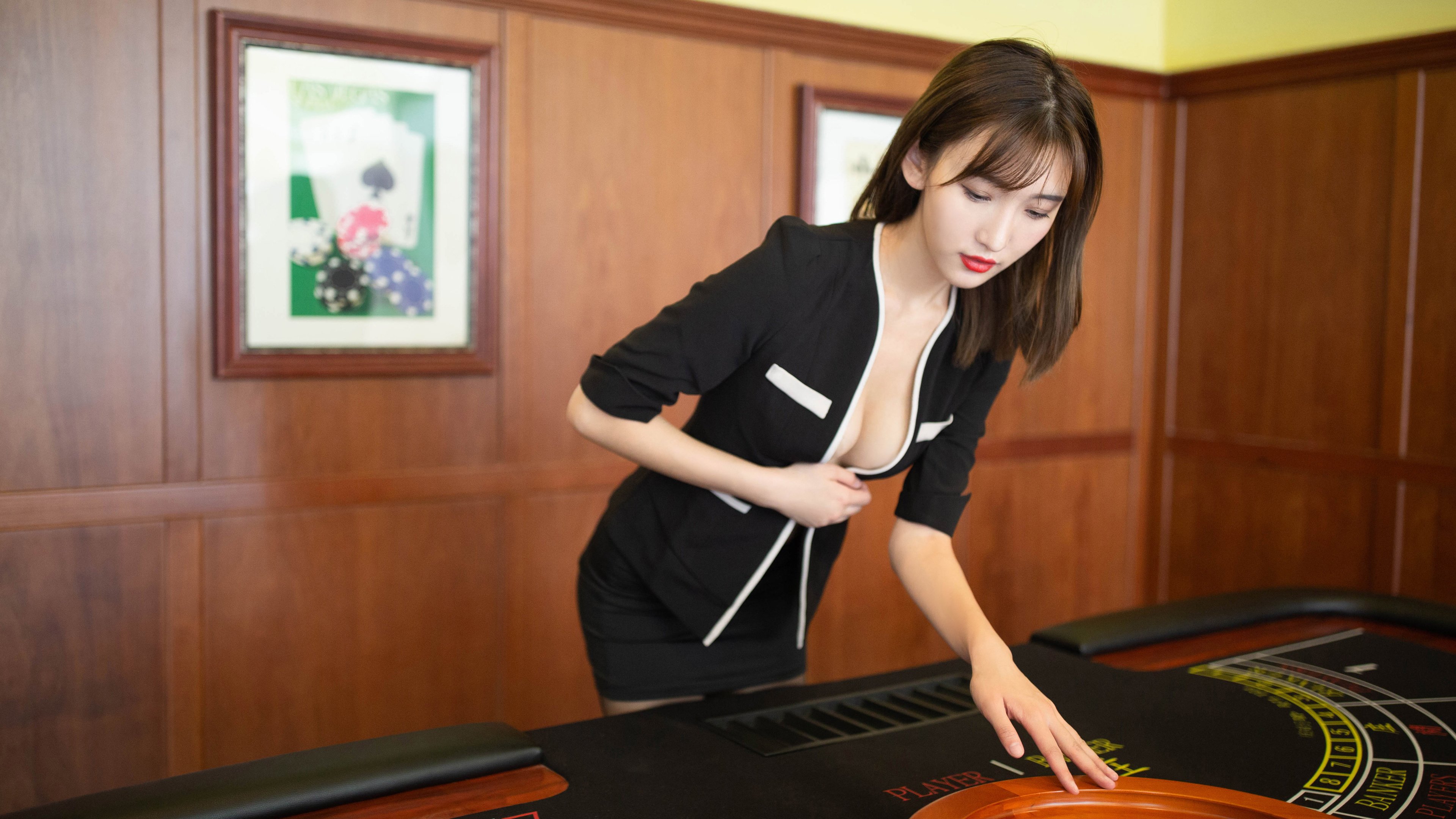 隐形巨人，当2米01的拉文在广厦VS尼克斯的假想对决中统治天空