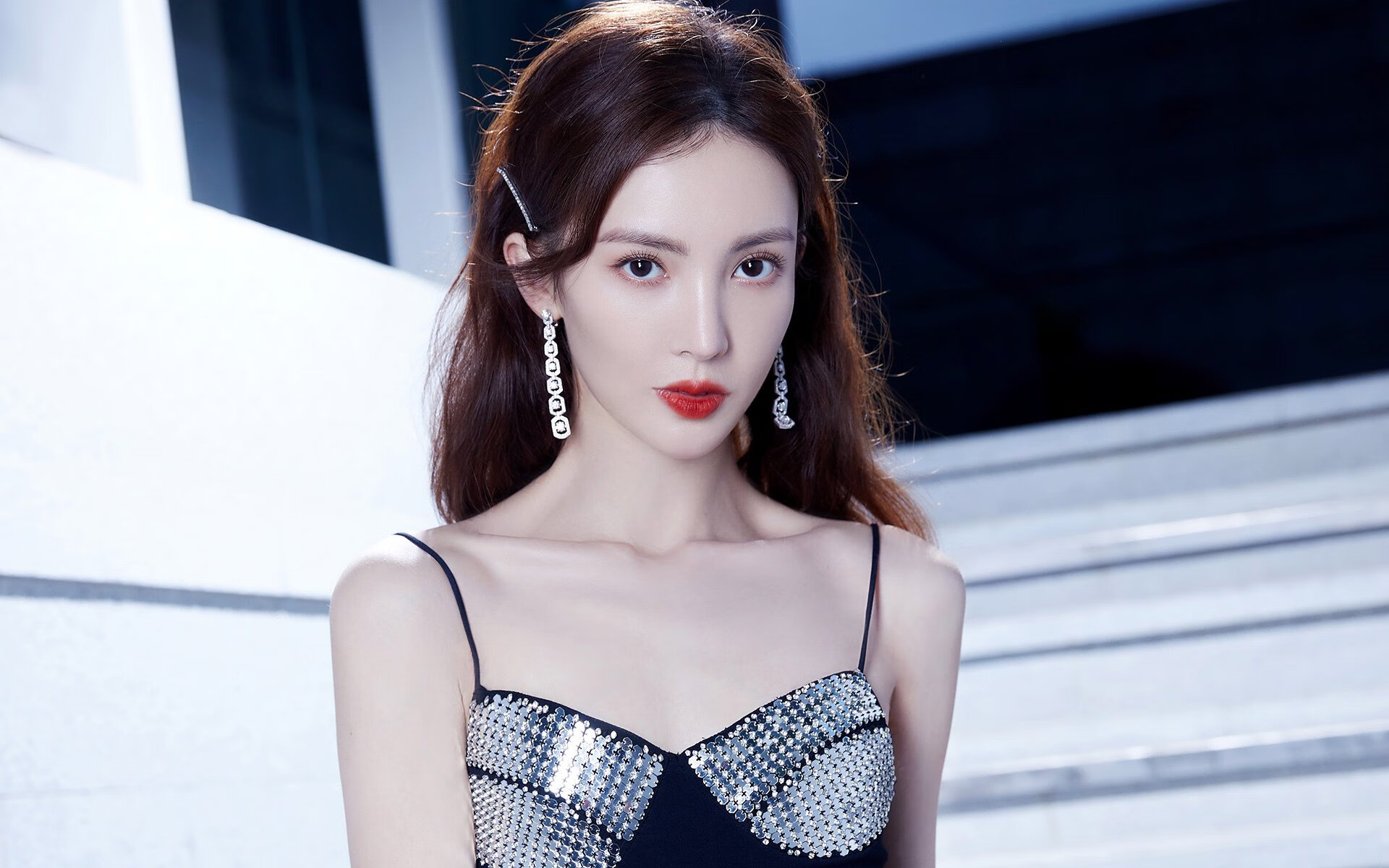 体育史上最诡异的平行胜利，当公牛打穿掘金，浓眉在欧冠决赛接管比赛